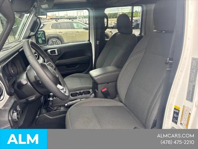 2025 Jeep Wrangler 4-Door Sahara 4x4