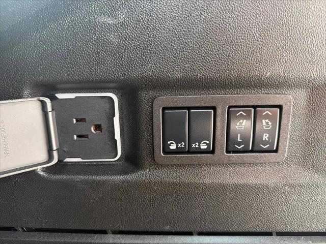 2025 GMC Yukon 4WD Denali