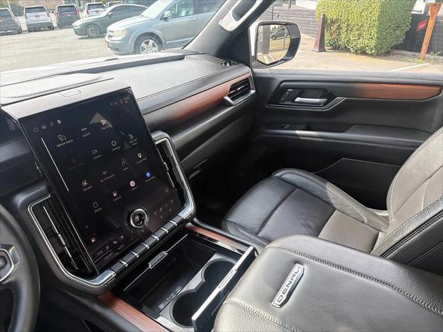 2025 GMC Yukon 4WD Denali