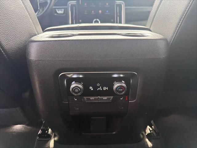 2025 GMC Yukon 4WD Denali
