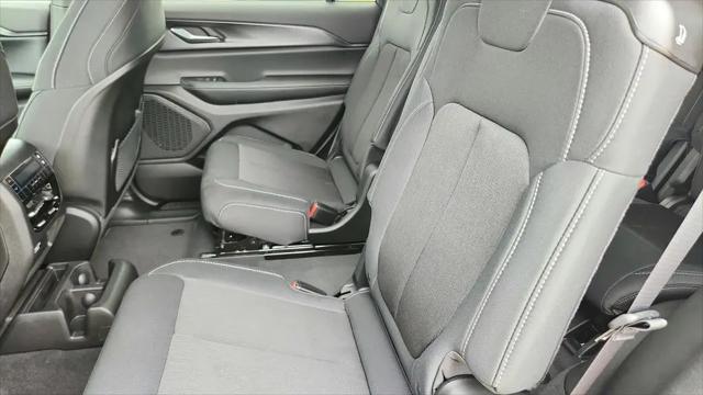 2026 Jeep Grand Cherokee L Laredo 4x2