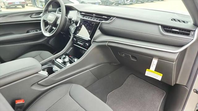 2026 Jeep Grand Cherokee L Laredo 4x2
