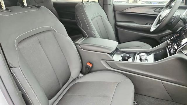 2026 Jeep Grand Cherokee L Laredo 4x2