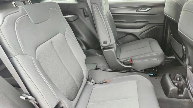 2026 Jeep Grand Cherokee L Laredo 4x2