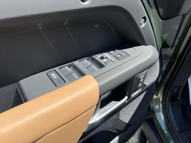 2026 Land Rover Defender X-Dynamic SE
