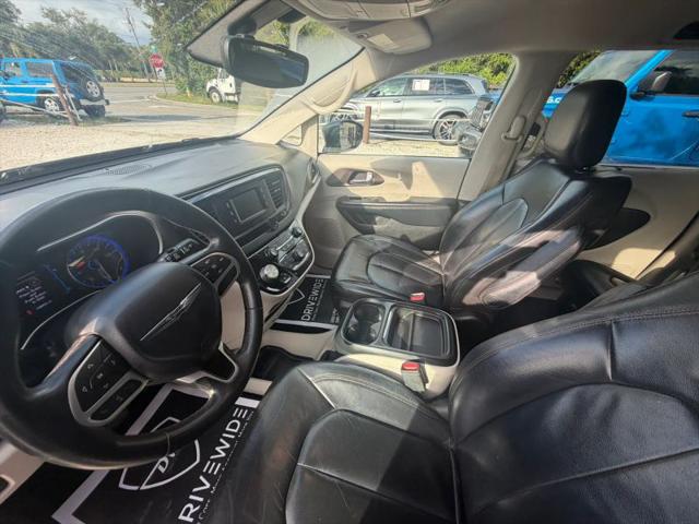 2017 Chrysler Pacifica Touring-L