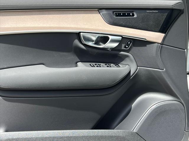 2026 Volvo XC90 Plug-In Hybrid Plus, T8 AWD, Electric/Gasoline, Bright, 7 Seats