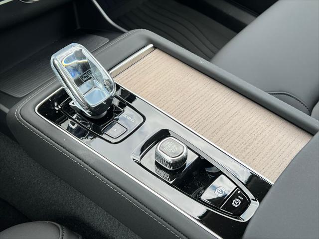 2026 Volvo XC90 Plug-In Hybrid Plus, T8 AWD, Electric/Gasoline, Bright, 7 Seats