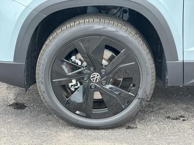 2026 Volkswagen Taos SE Black