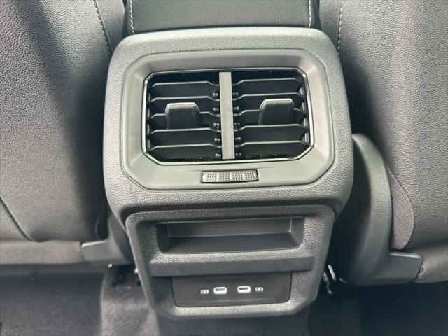 2026 Volkswagen Taos SE Black