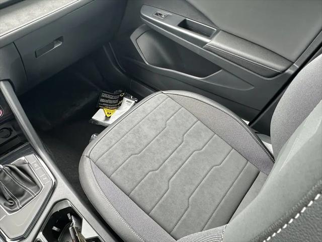 2026 Volkswagen Taos SE Black