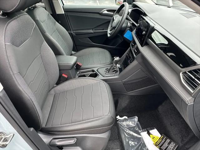2026 Volkswagen Taos SE Black