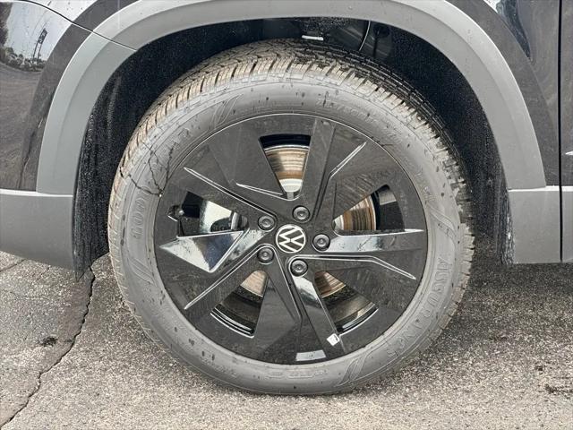 2026 Volkswagen Taos SE Black