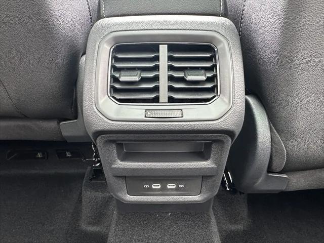 2026 Volkswagen Taos SE Black