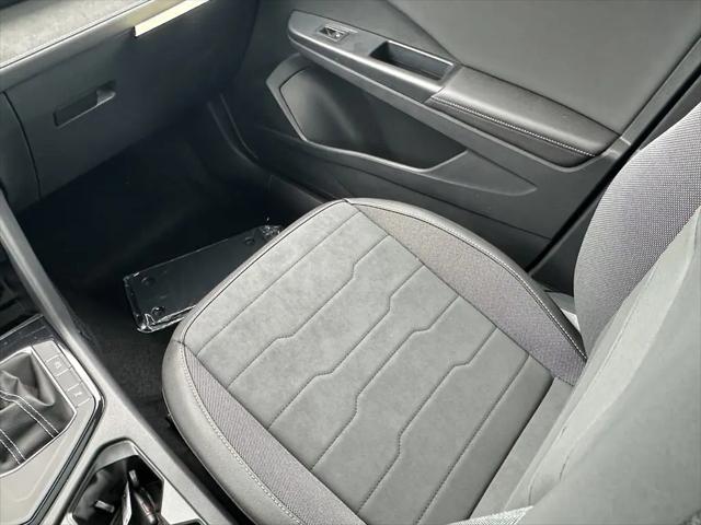 2026 Volkswagen Taos SE Black