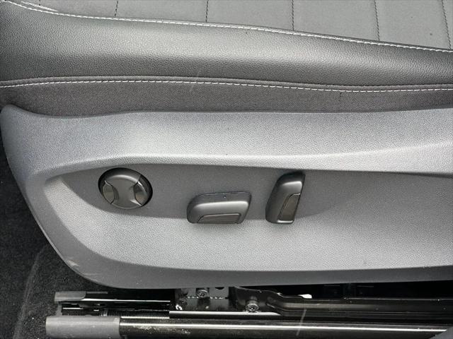 2026 Volkswagen Taos SE Black