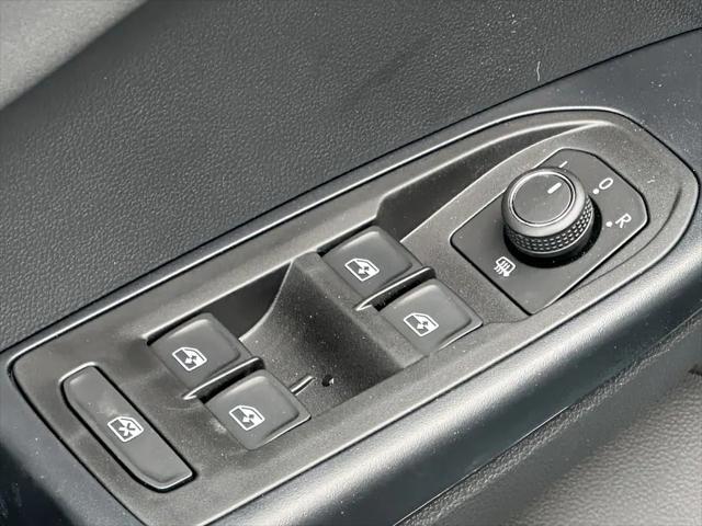 2026 Volkswagen Taos SE Black