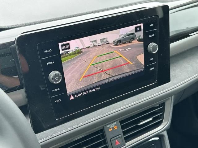 2026 Volkswagen Taos SE Black