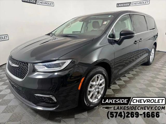 2023 Chrysler Pacifica Touring L for sale in Warsaw, IN