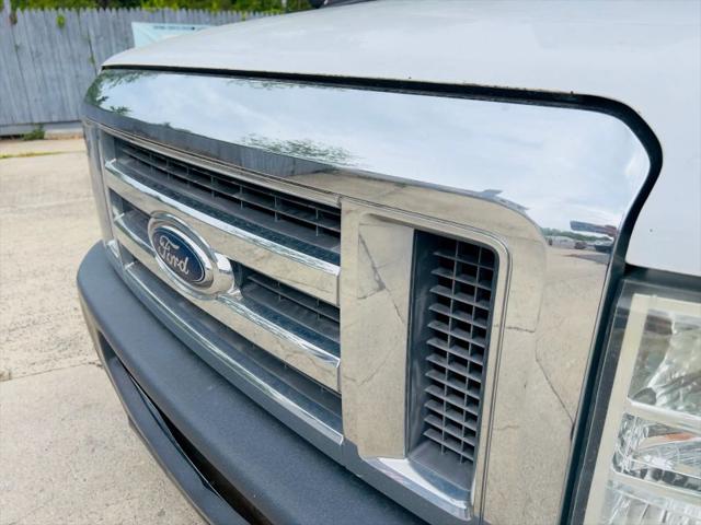 2011 Ford E-450 Cutaway XLT