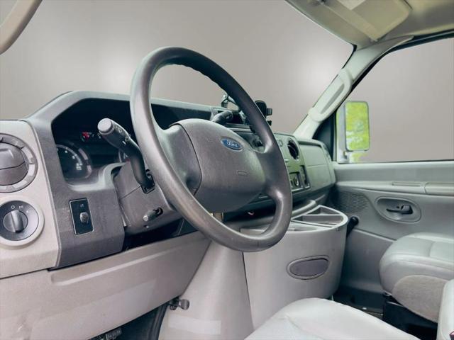 2011 Ford E-450 Cutaway XLT