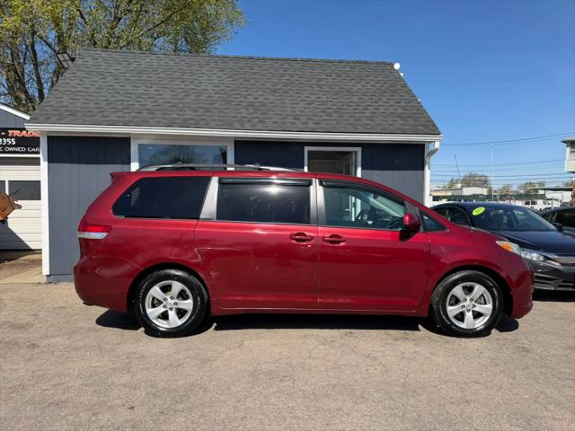 2013 Toyota Sienna LE V6 8 Passenger