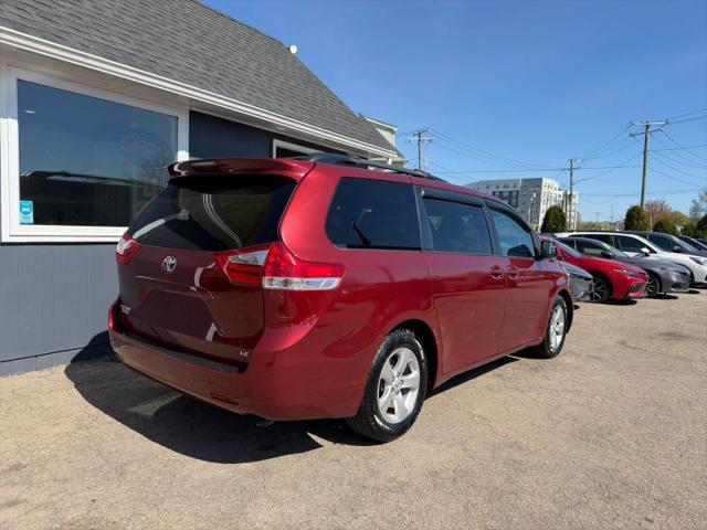 2013 Toyota Sienna LE V6 8 Passenger