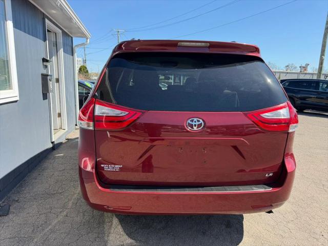 2013 Toyota Sienna LE V6 8 Passenger