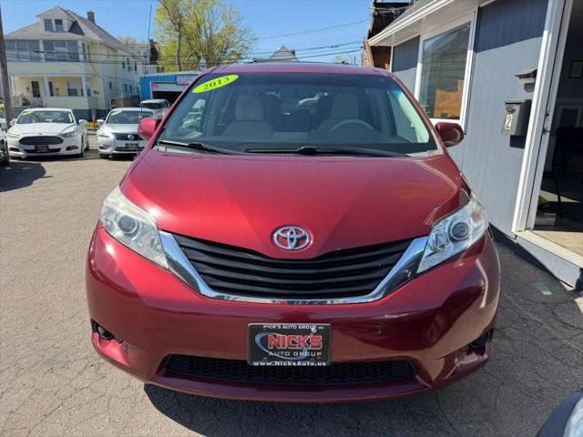 2013 Toyota Sienna LE V6 8 Passenger