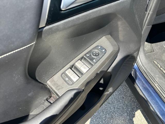 2022 Mitsubishi Outlander SE