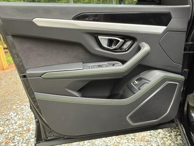 2020 Lamborghini Urus Base