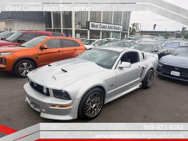 2005 Ford Mustang GT Deluxe