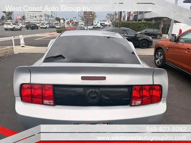 2005 Ford Mustang GT Deluxe