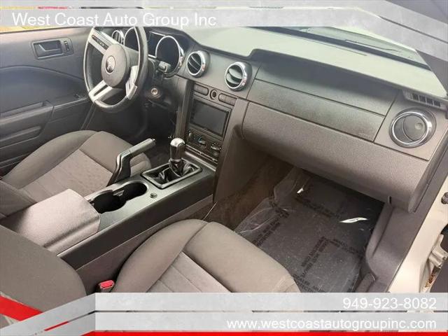 2005 Ford Mustang GT Deluxe