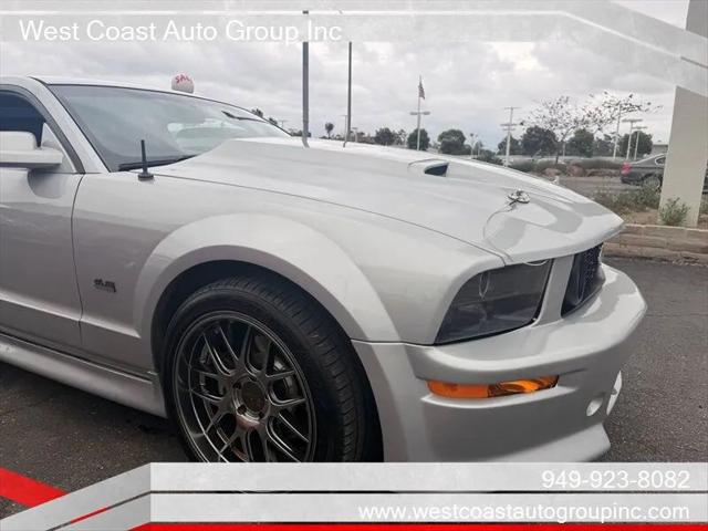 2005 Ford Mustang GT Deluxe