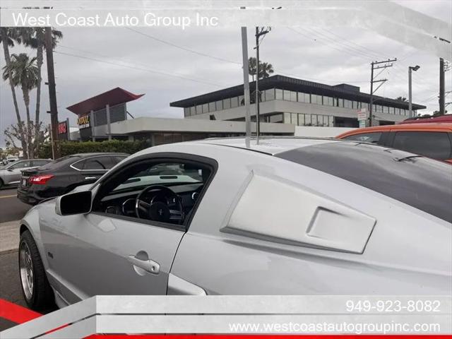 2005 Ford Mustang GT Deluxe