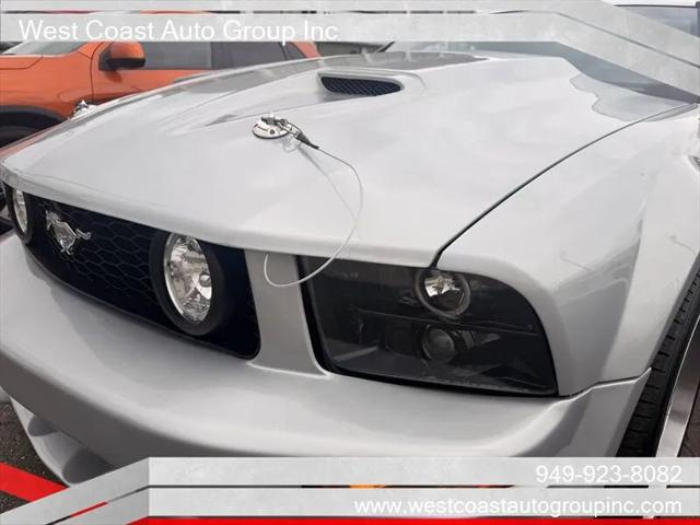 2005 Ford Mustang GT Deluxe