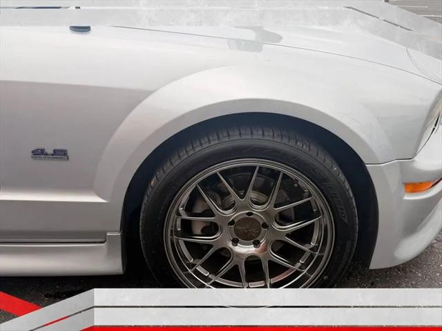 2005 Ford Mustang GT Deluxe
