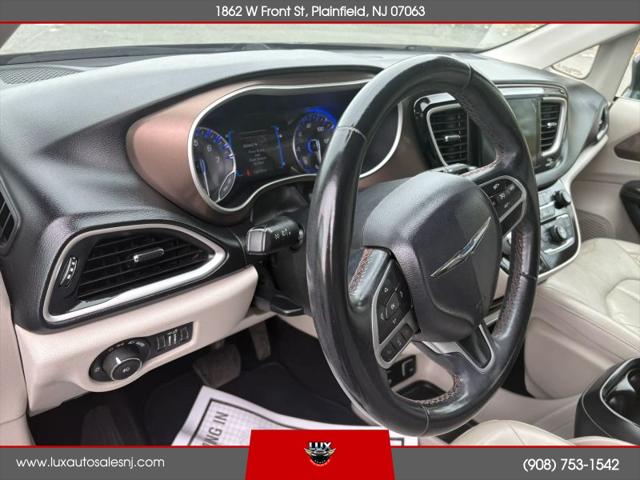 2017 Chrysler Pacifica Touring-L