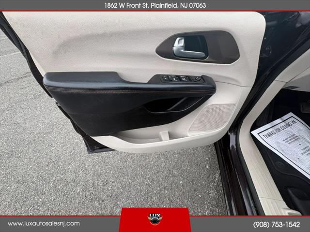 2017 Chrysler Pacifica Touring-L