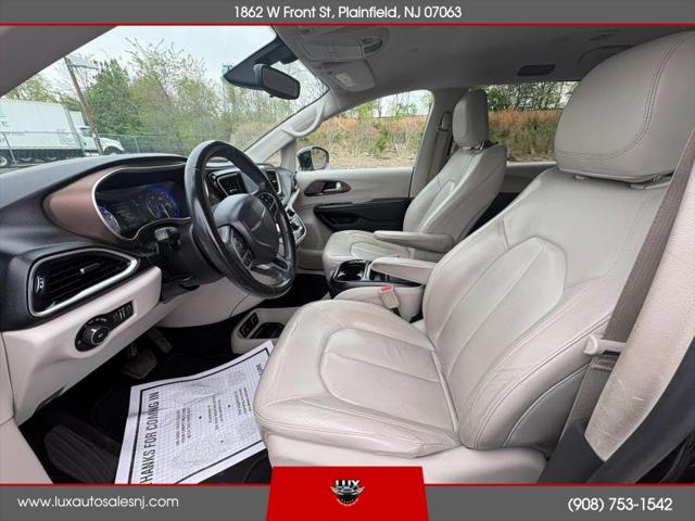 2017 Chrysler Pacifica Touring-L