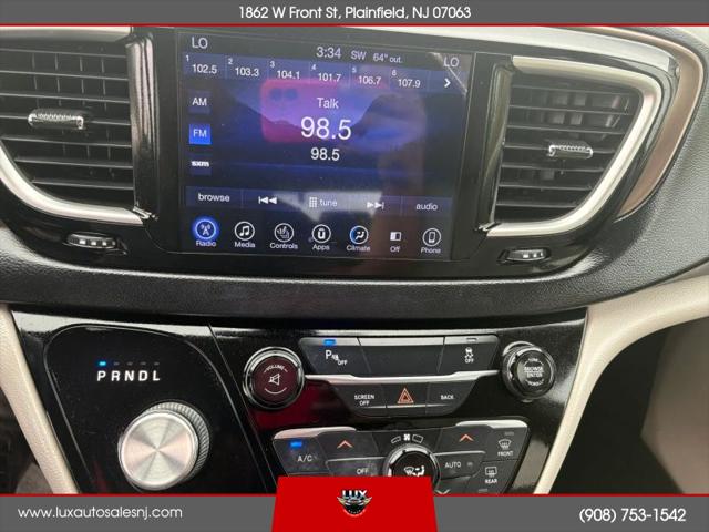 2017 Chrysler Pacifica Touring-L