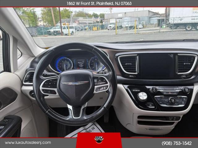 2017 Chrysler Pacifica Touring-L