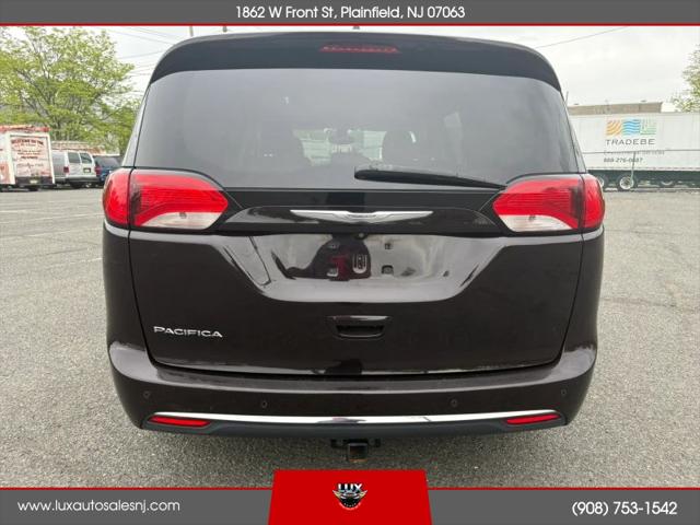2017 Chrysler Pacifica Touring-L