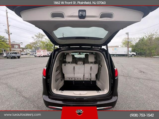 2017 Chrysler Pacifica Touring-L
