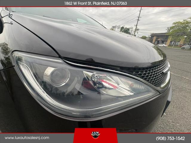 2017 Chrysler Pacifica Touring-L