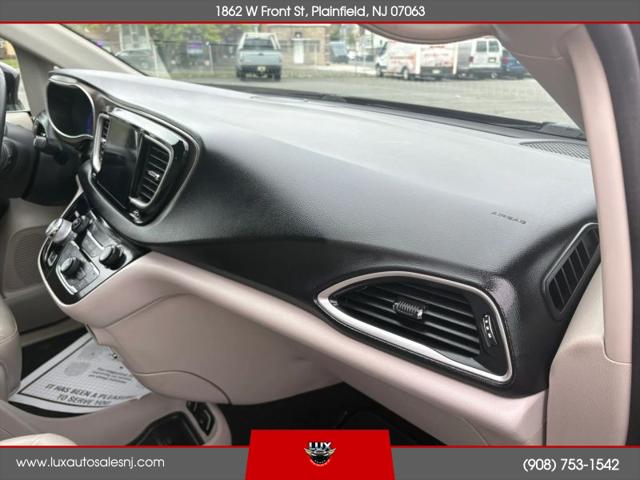 2017 Chrysler Pacifica Touring-L