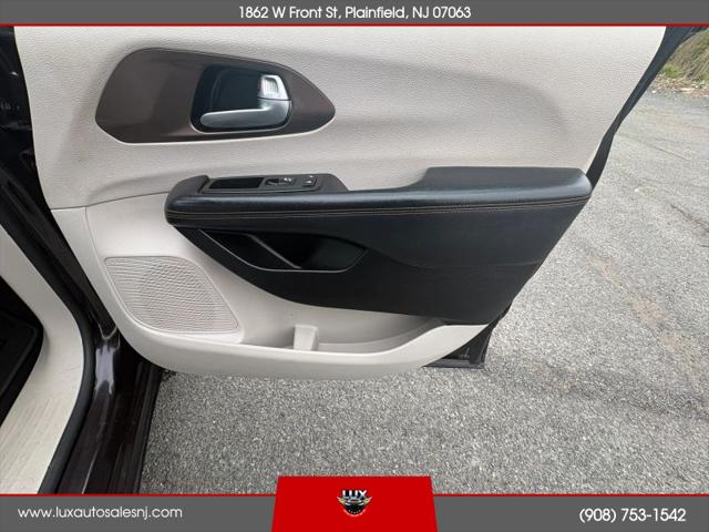 2017 Chrysler Pacifica Touring-L