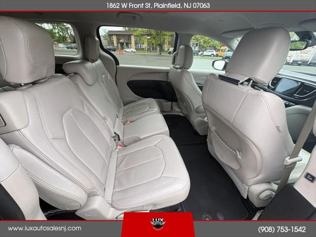 2017 Chrysler Pacifica Touring-L