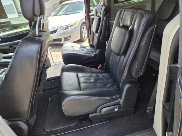 2014 Chrysler Town & Country Touring
